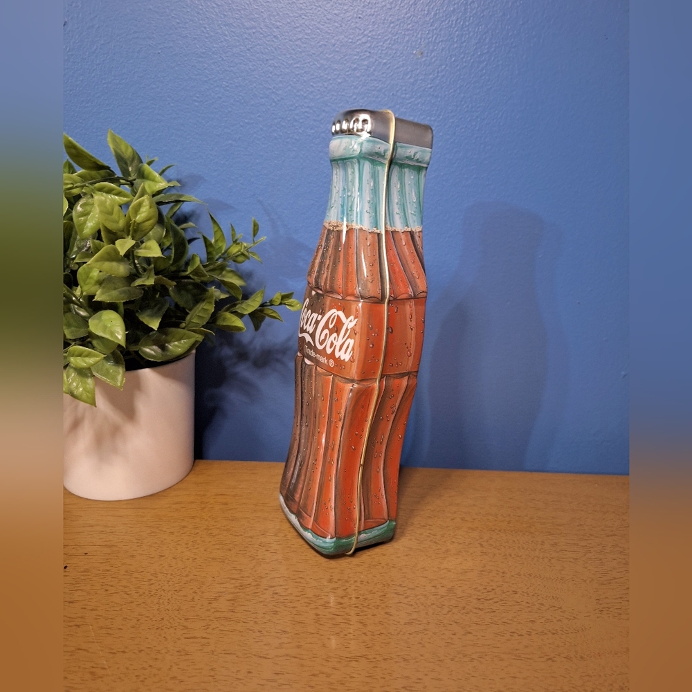 1996 9.25" COCA COLA Contour Bottle Tin - The Tin Box Company - Picture 2 of 5